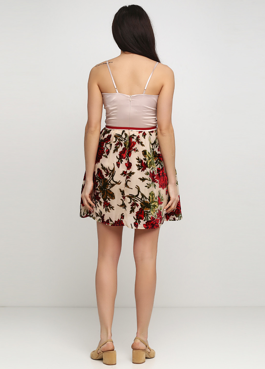 Бежевое коктейльное платье Rinascimento с цветочным принтом
