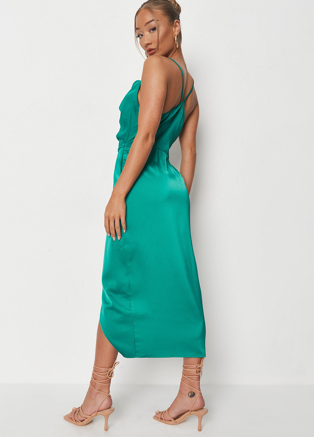 Зеленое коктейльное платье платье-комбинация Missguided однотонное