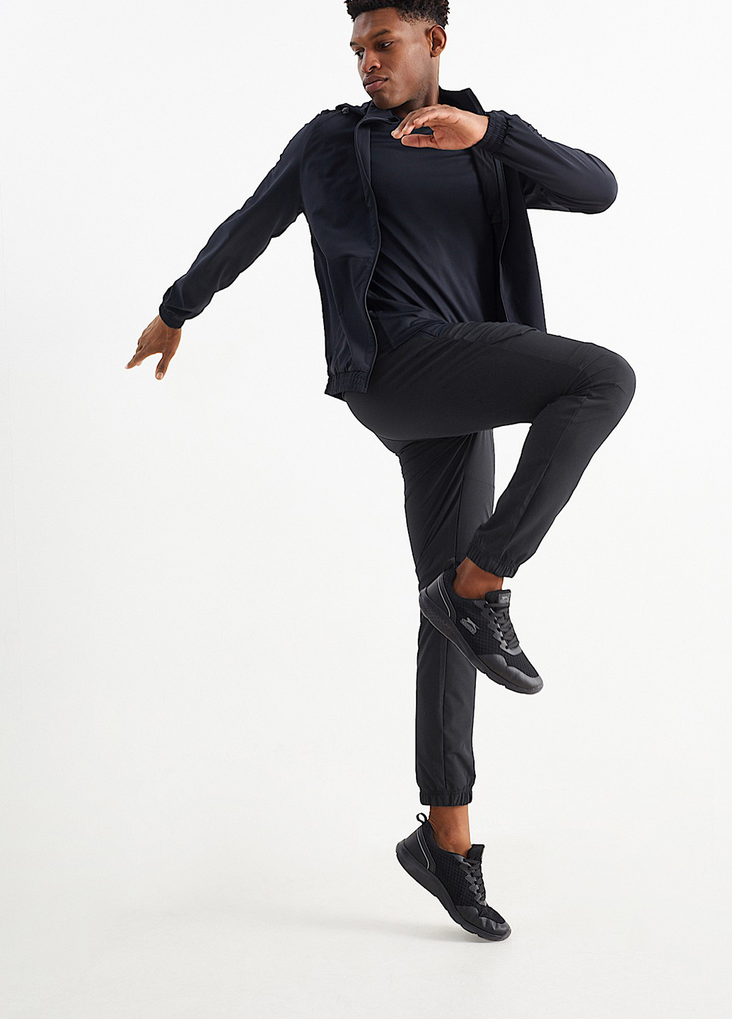 Черные спортивные, кэжуал демисезонные зауженные брюки C&A