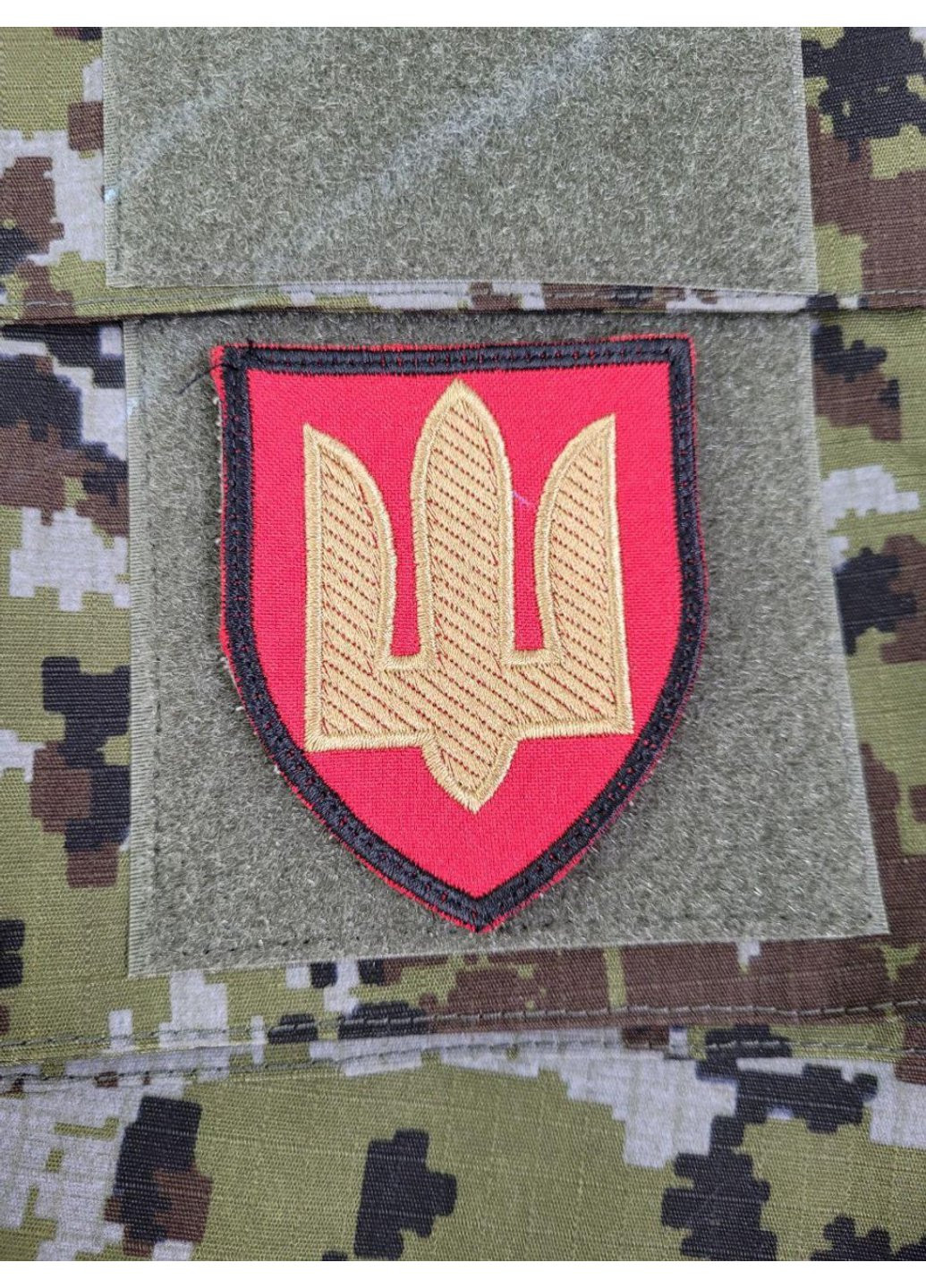 Шеврон на липучках Тризуб Червоний ЗСУ (ЗСУ) 20221808 6671 7.5х6.5 см Power (254454458)