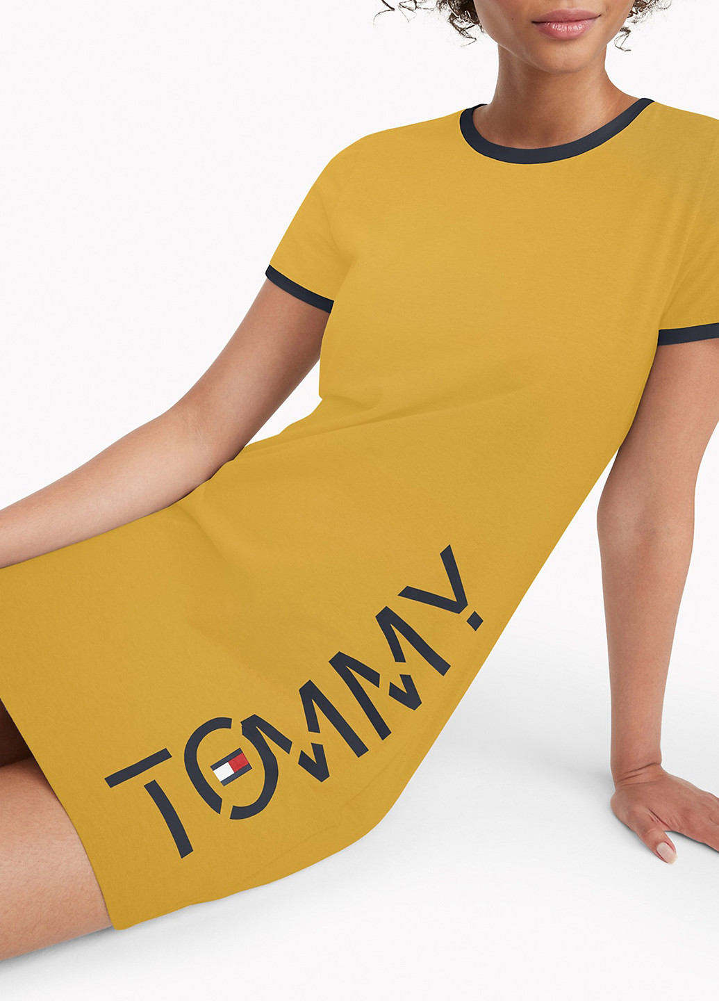 Желтое кэжуал платье платье-футболка Tommy Hilfiger с надписью