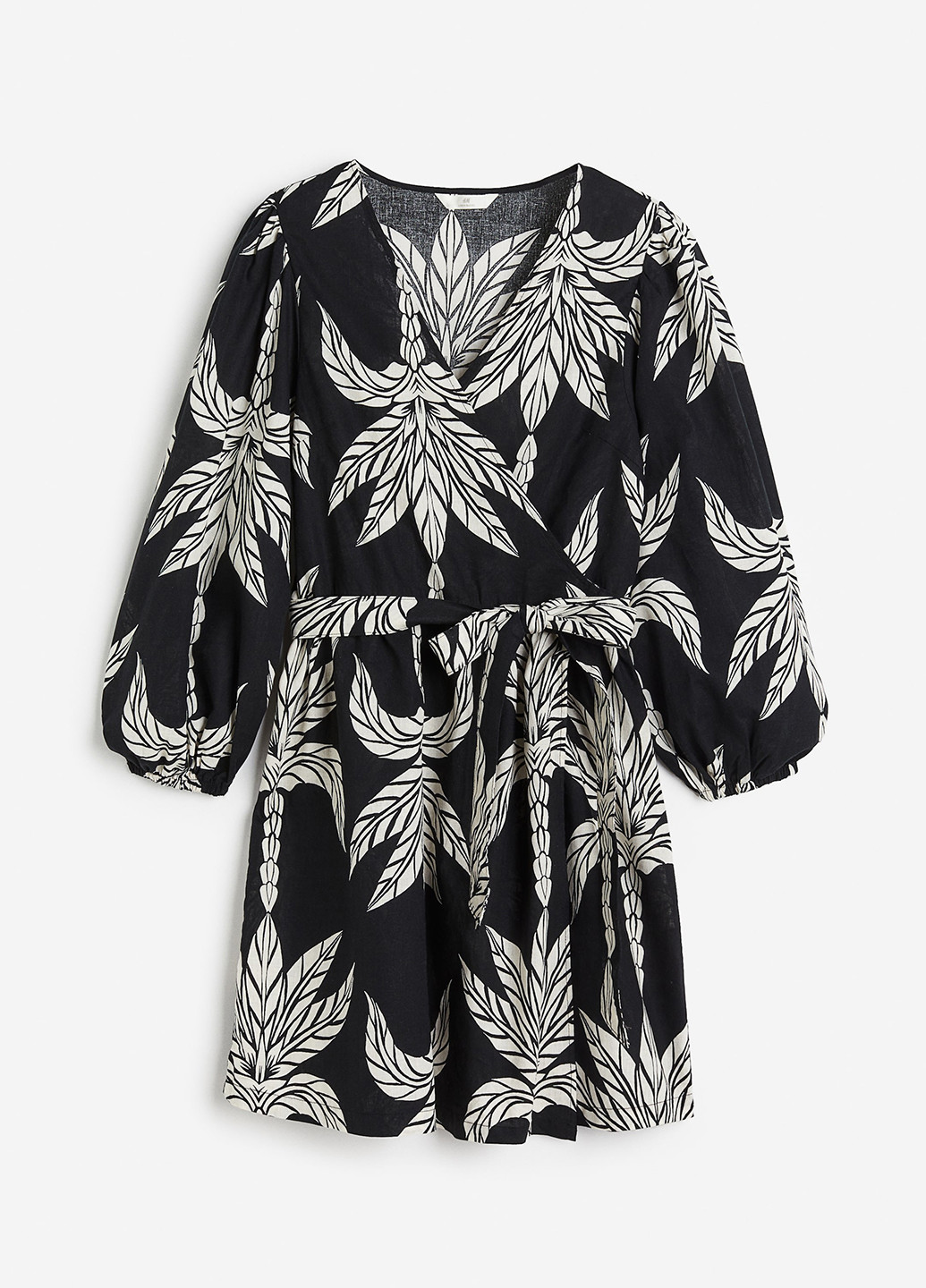 Черно-белое кэжуал платье на запах H&M с рисунком