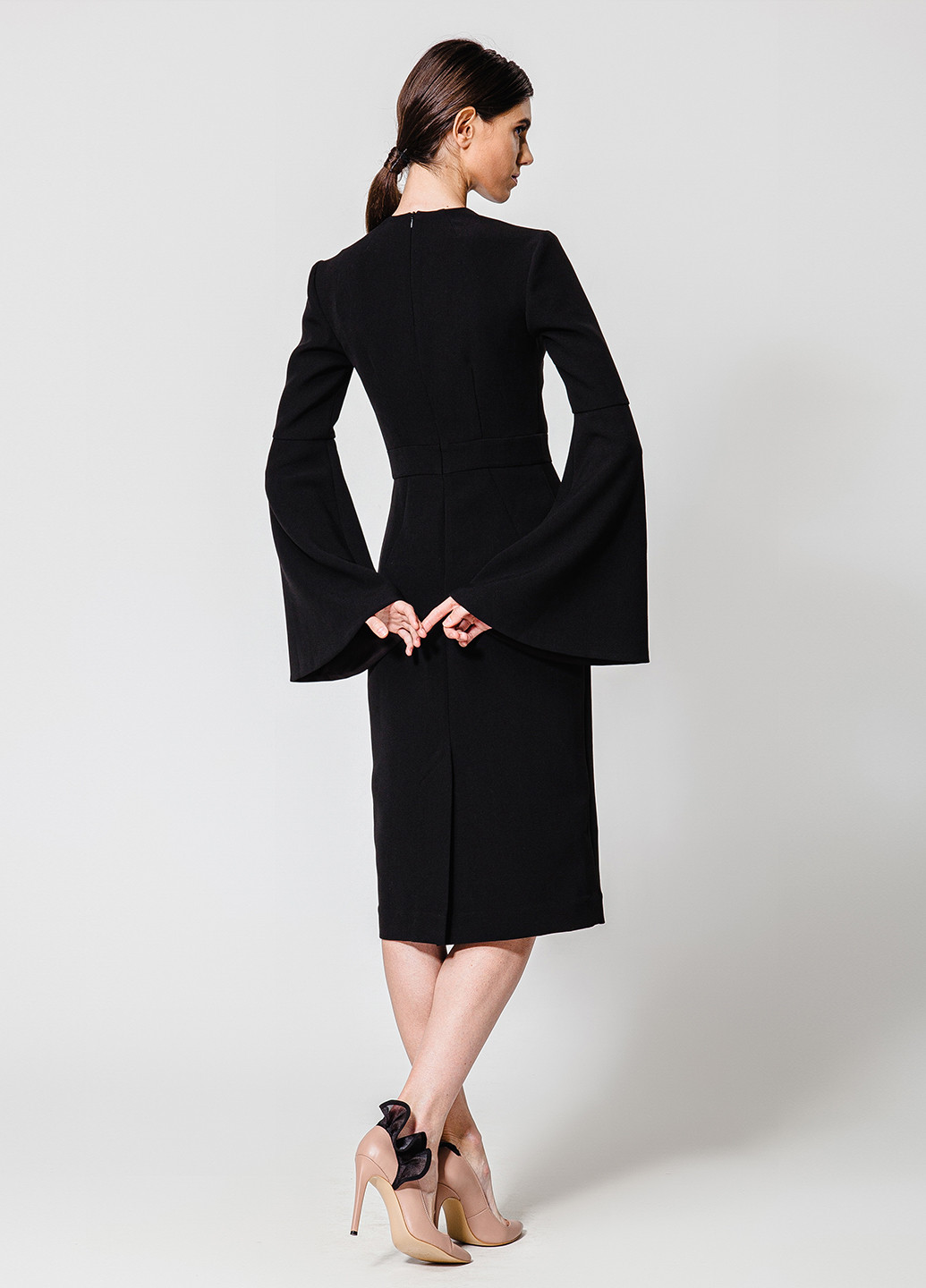 Черное коктейльное платье футляр Nai Lu-na by Anastasiia Ivanova однотонное