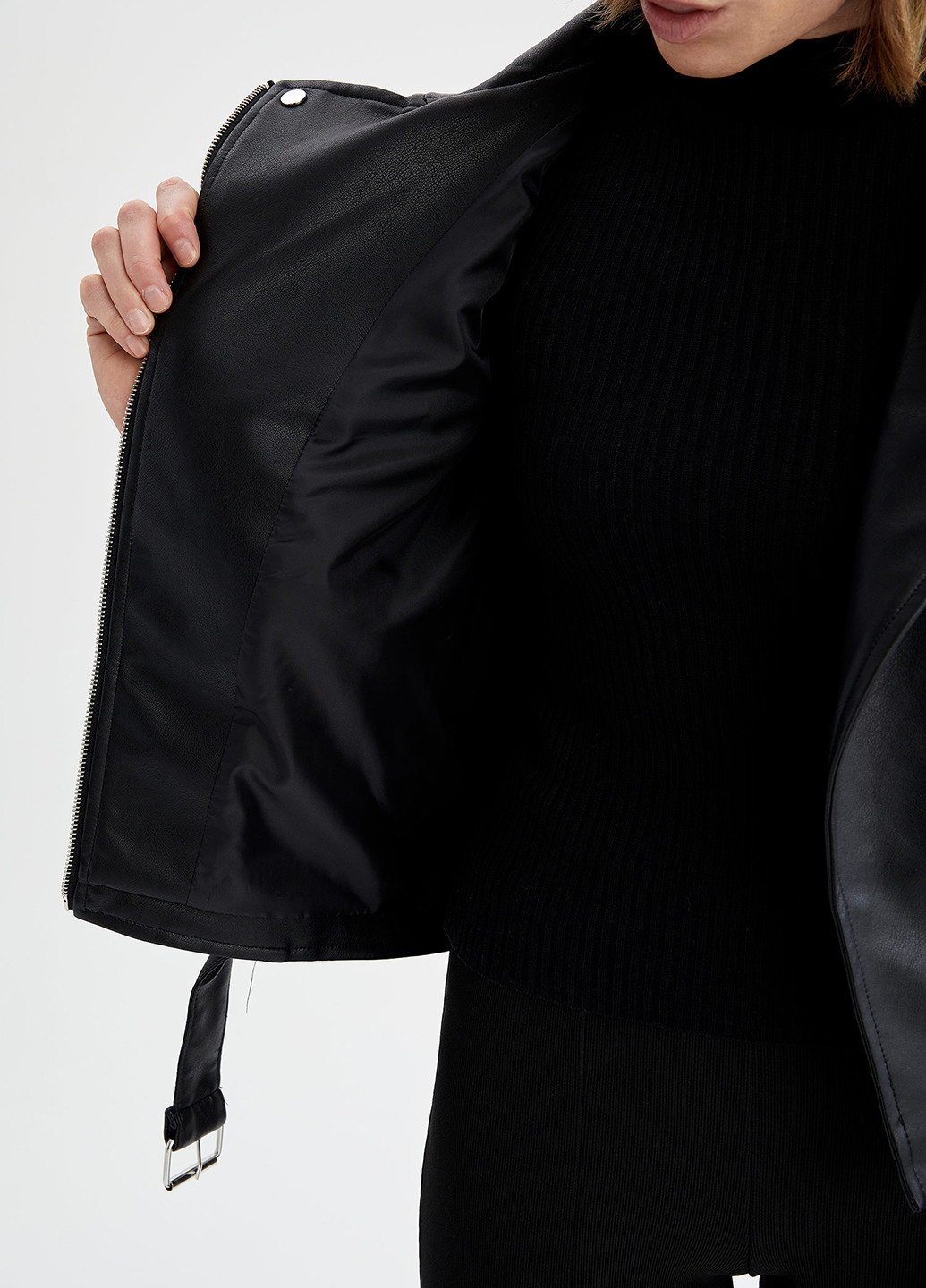 Чорна демісезонна куртка DeFacto