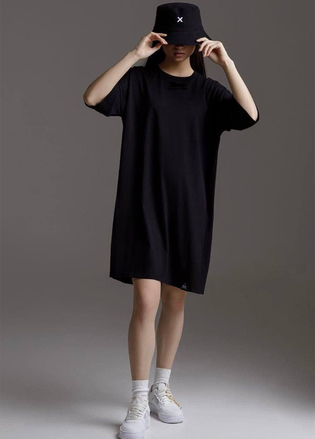 Черное кэжуал платье платье-футболка No Brand с надписью