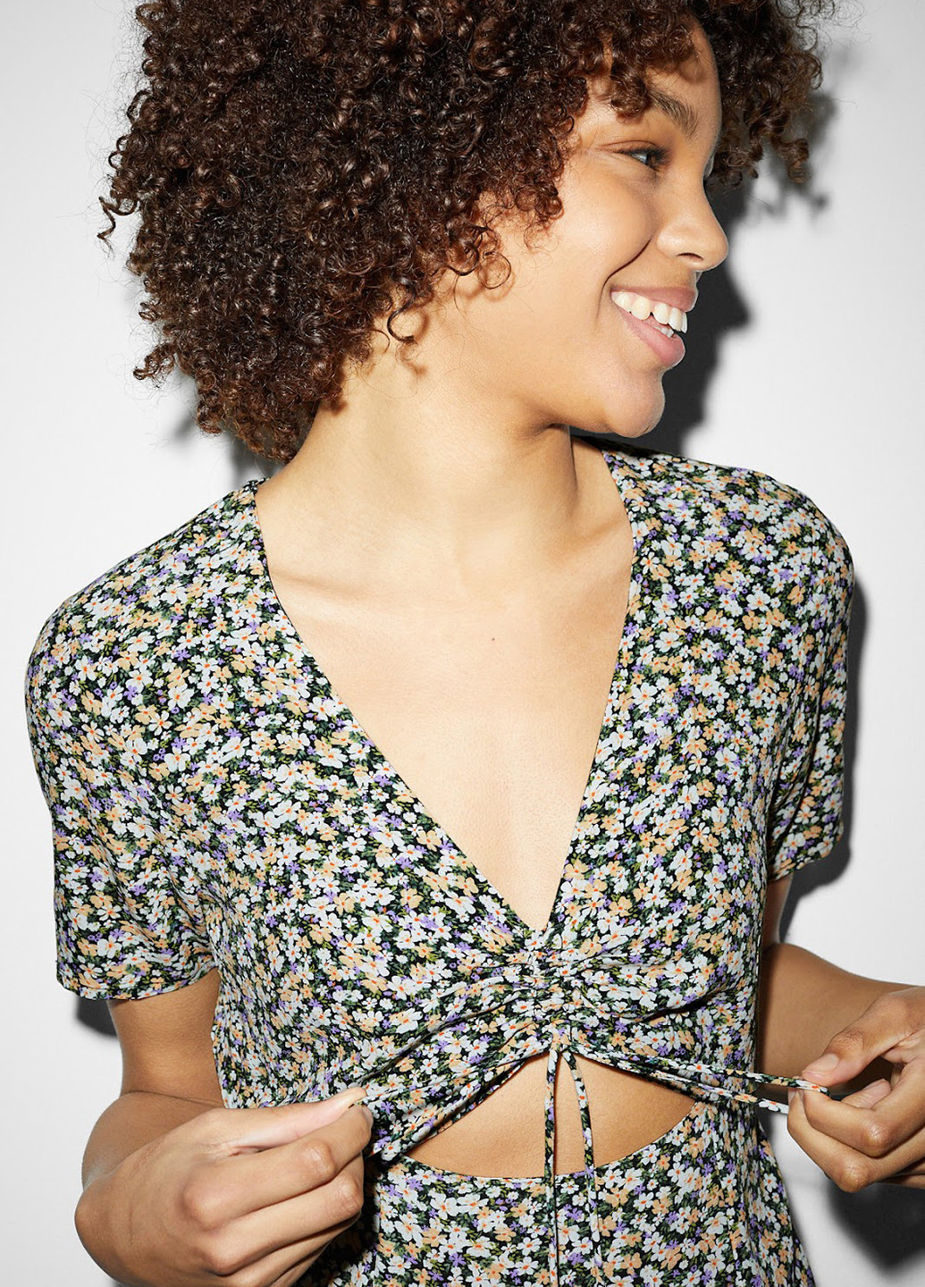 Черное кэжуал платье клеш C&A с цветочным принтом