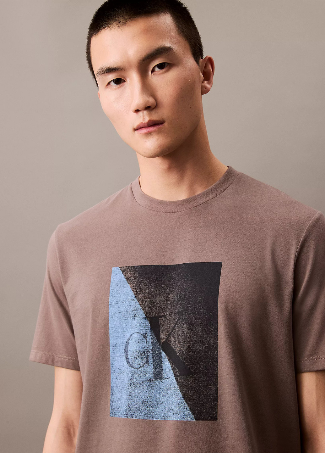 Коричнева футболка Calvin Klein