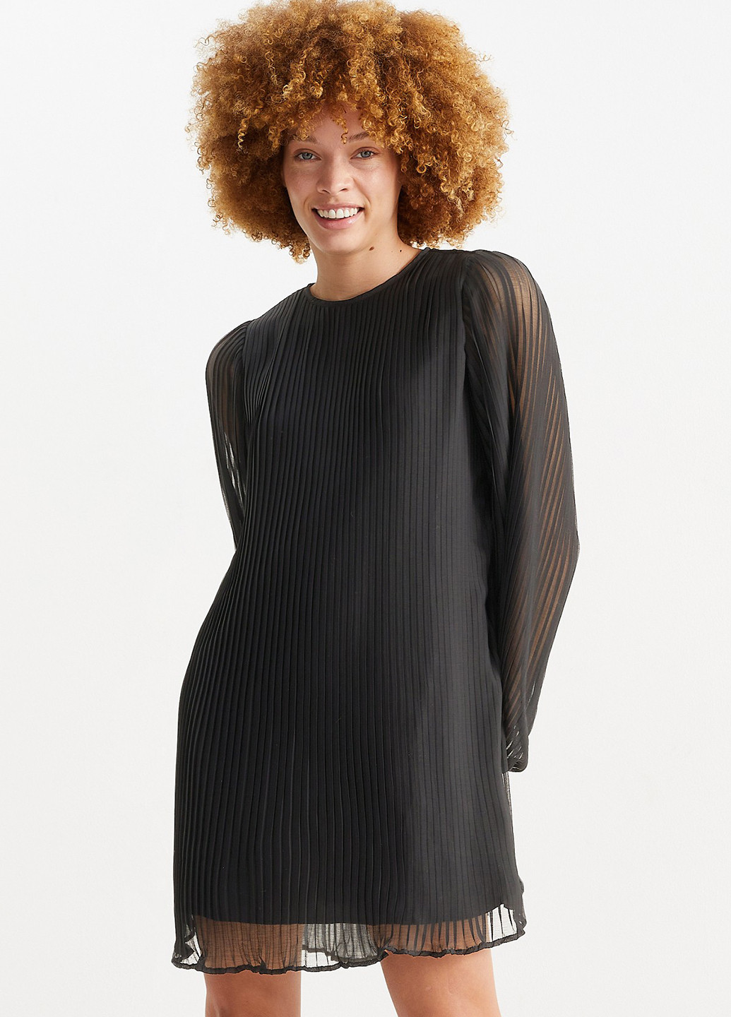 Черное кэжуал платье плиссированное C&A однотонное