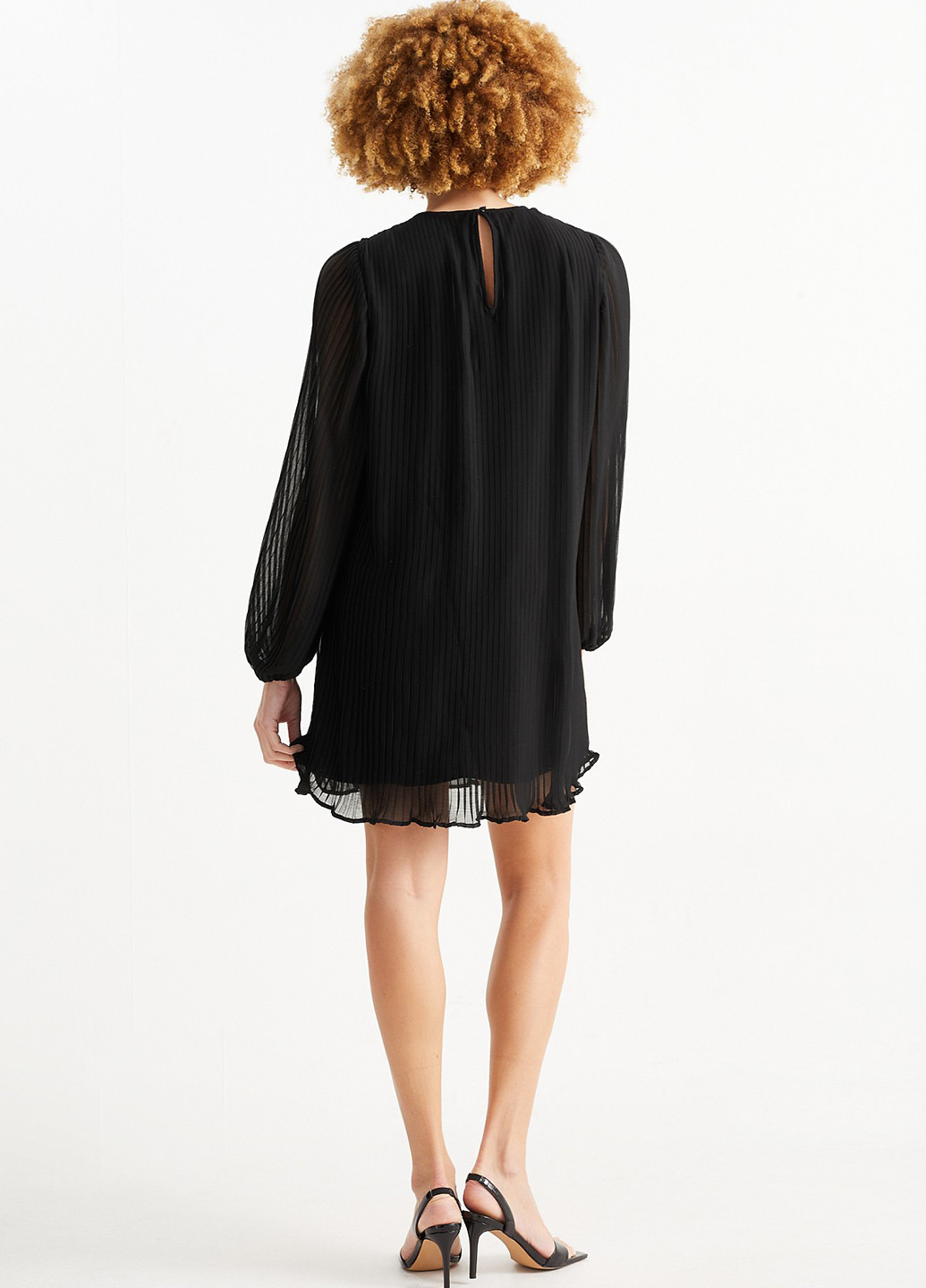 Черное кэжуал платье плиссированное C&A однотонное