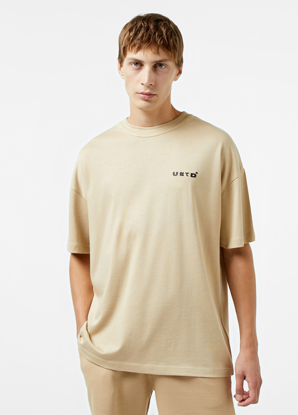 Светло-бежевая футболка UNITED4