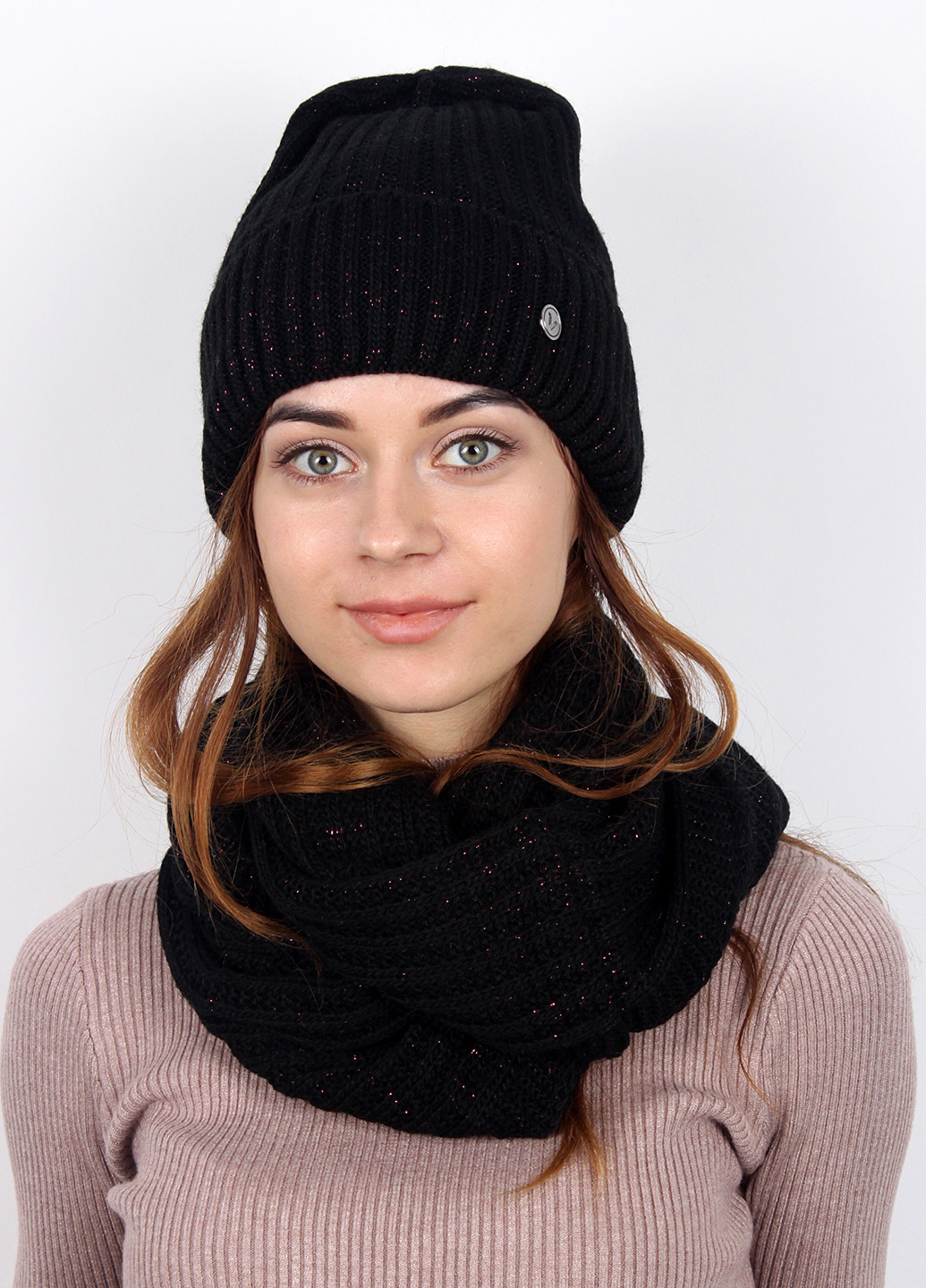 Черный демисезонный комплект (шапка, шарф-снуд) Famo