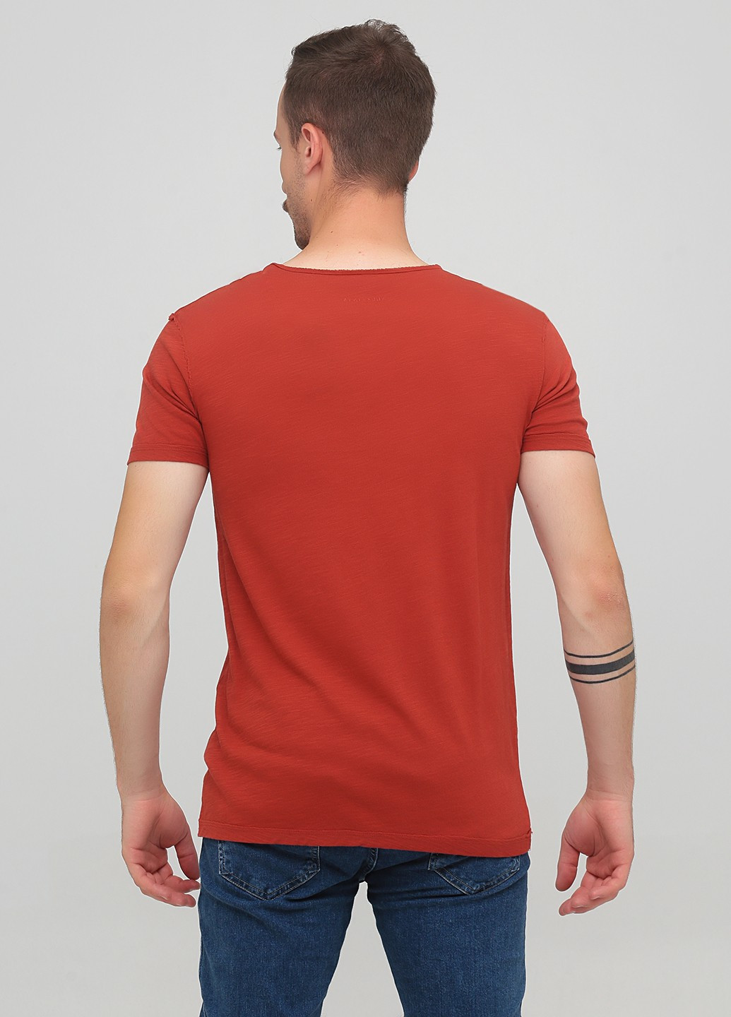 Красная футболка Allsaints