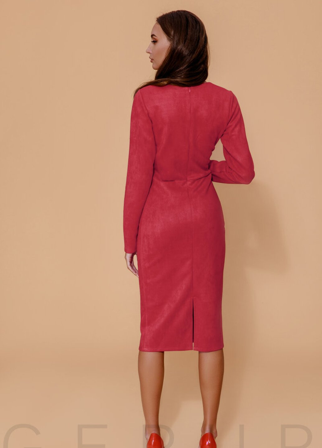 Красное деловое яркое замшевое платье Gepur однотонное