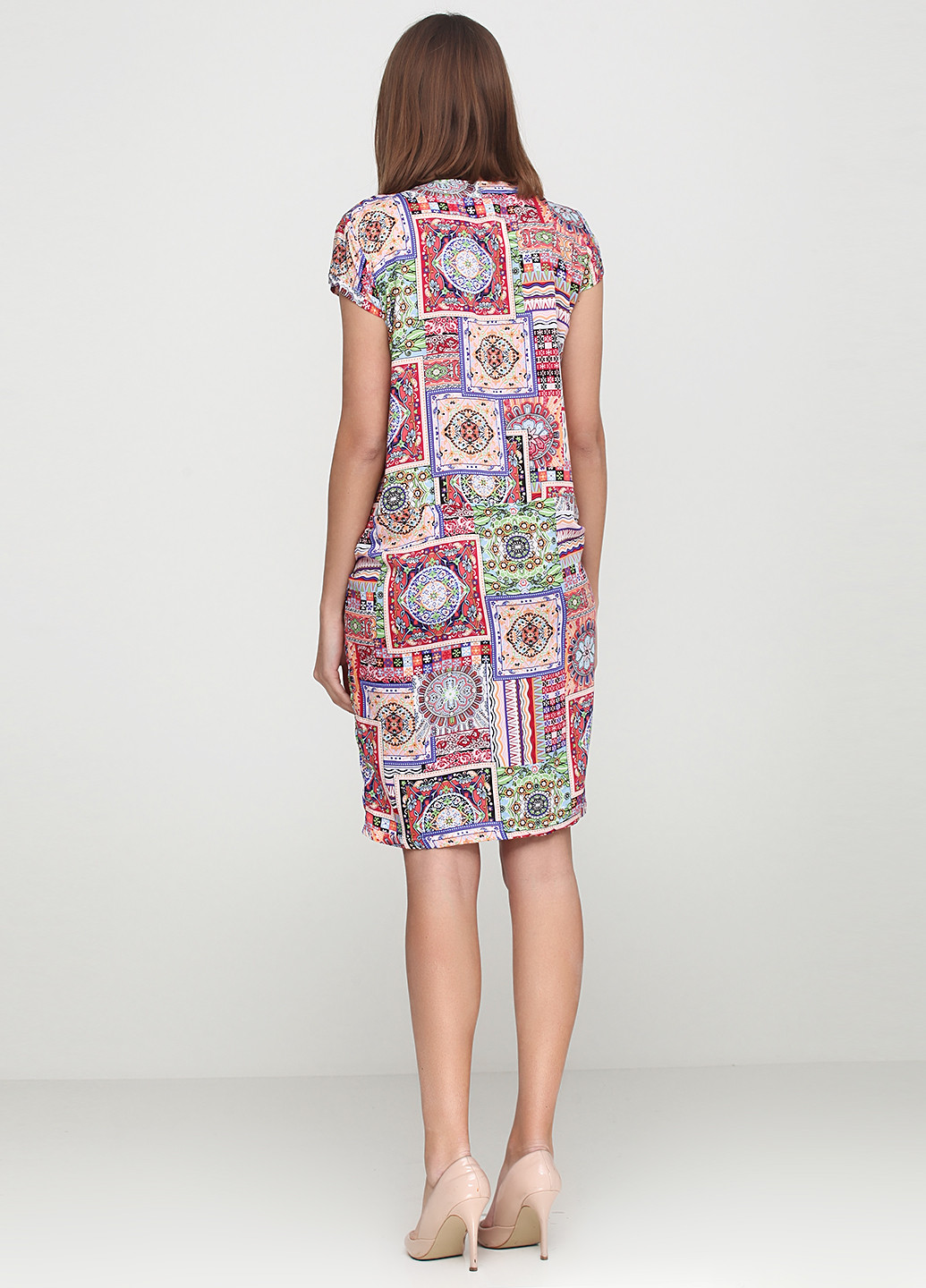 Персиковое кэжуал платье Bon Voyage с абстрактным узором