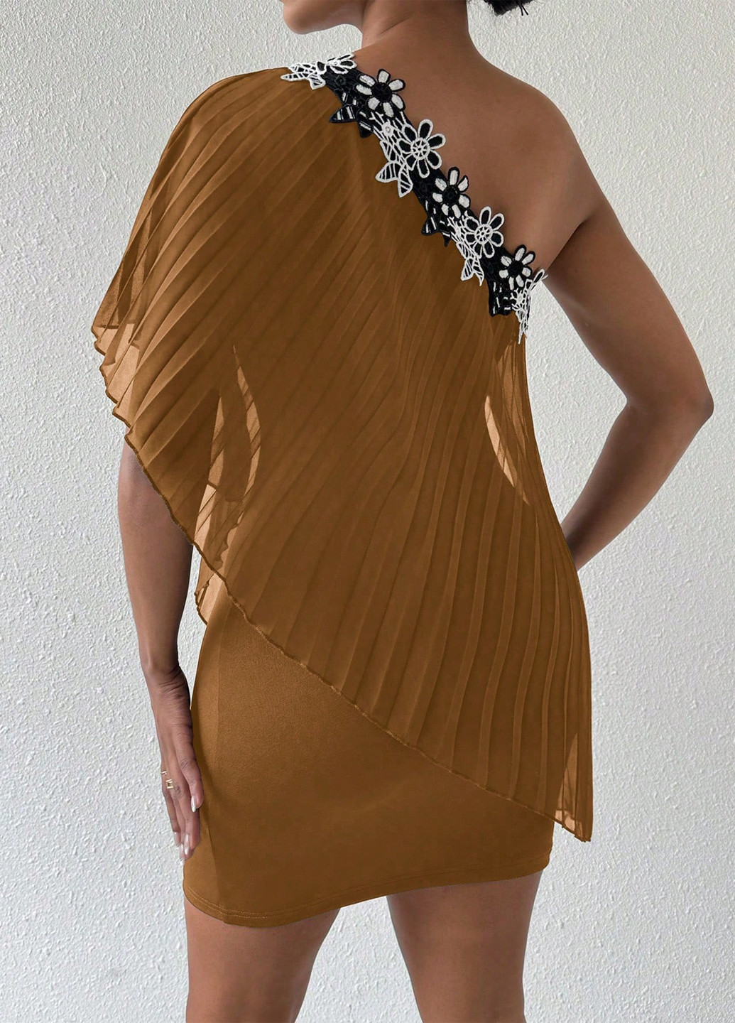 Коричневое коктейльное, вечернее платье на одно плечо, силуэтная, плиссированное SHEIN однотонное