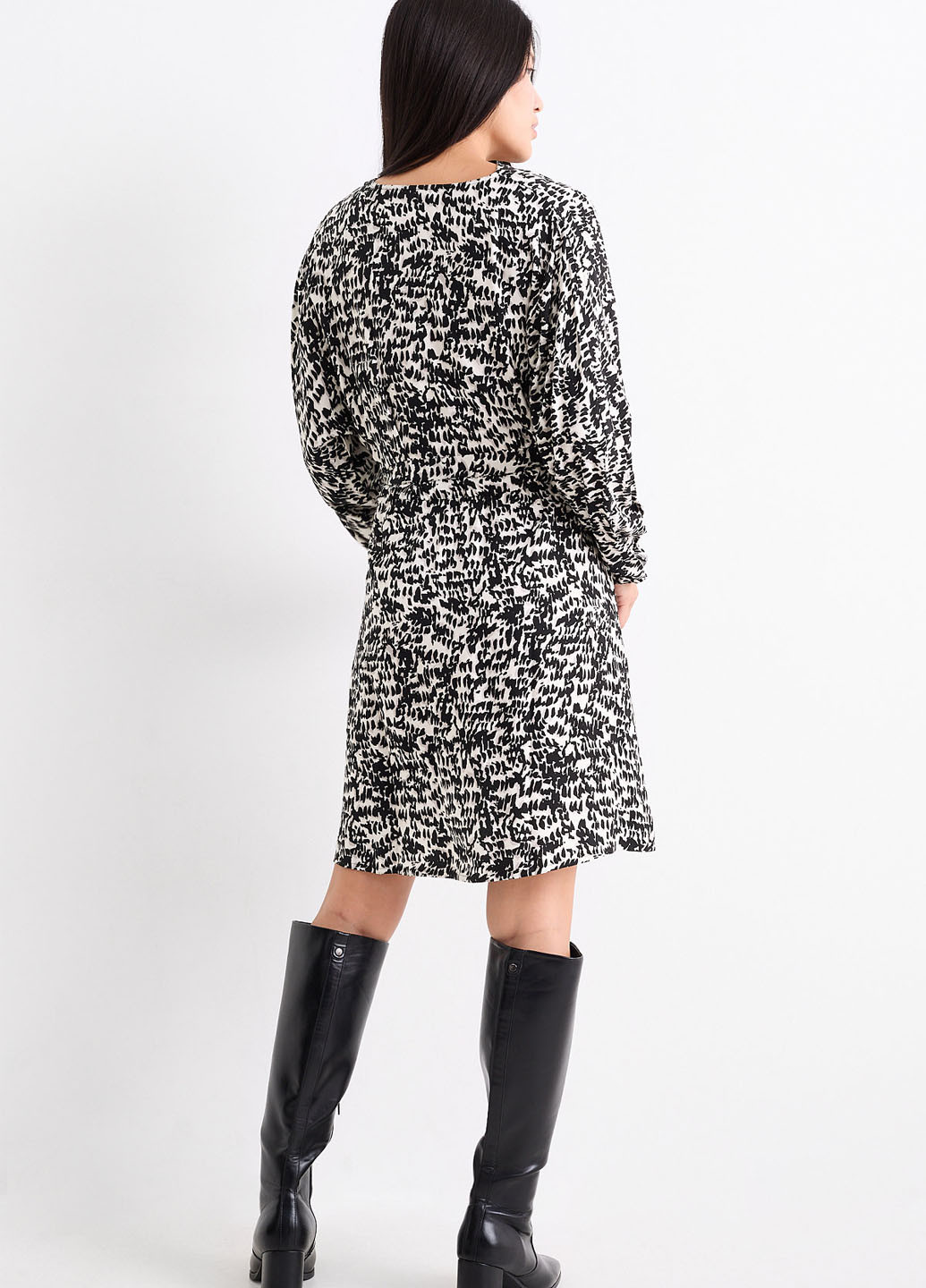 Черно-белое деловое, кэжуал платье клеш C&A с абстрактным узором