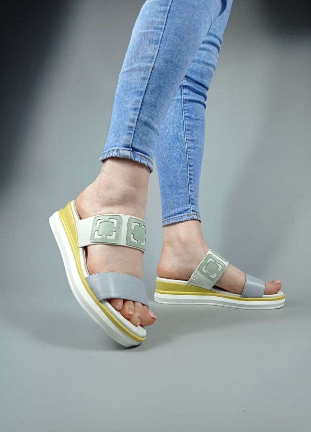 Белые шлепанцы Meideli