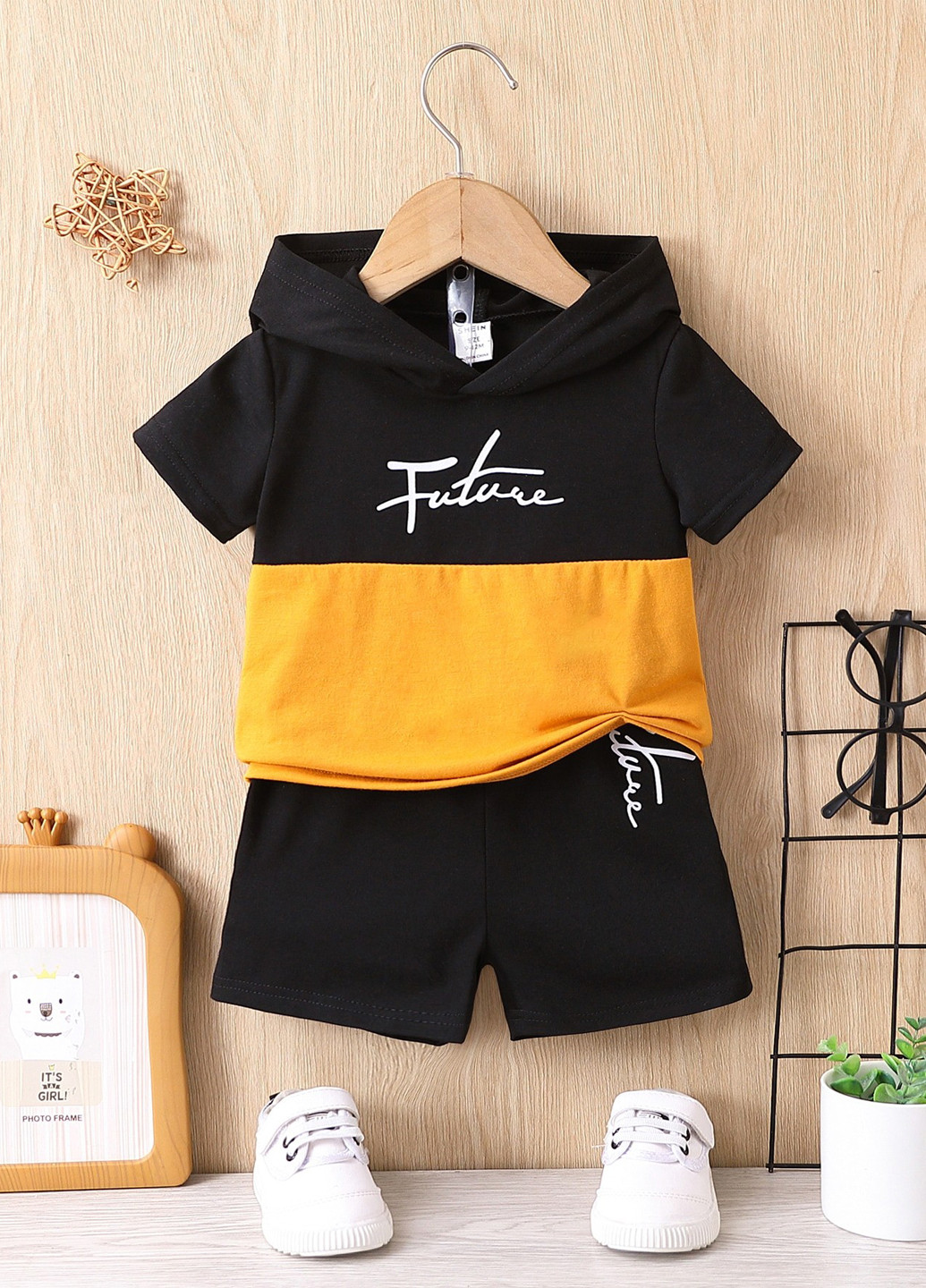 Комбінований літній костюм (футболка, шорти) з шортами SHEIN