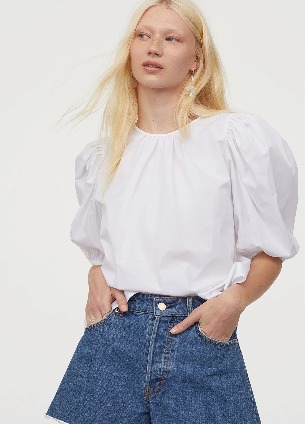 Белая кэжуал рубашка однотонная H&M