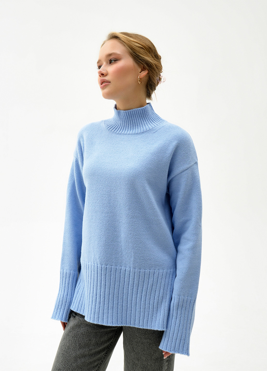 Блакитний зимовий светр Sewel