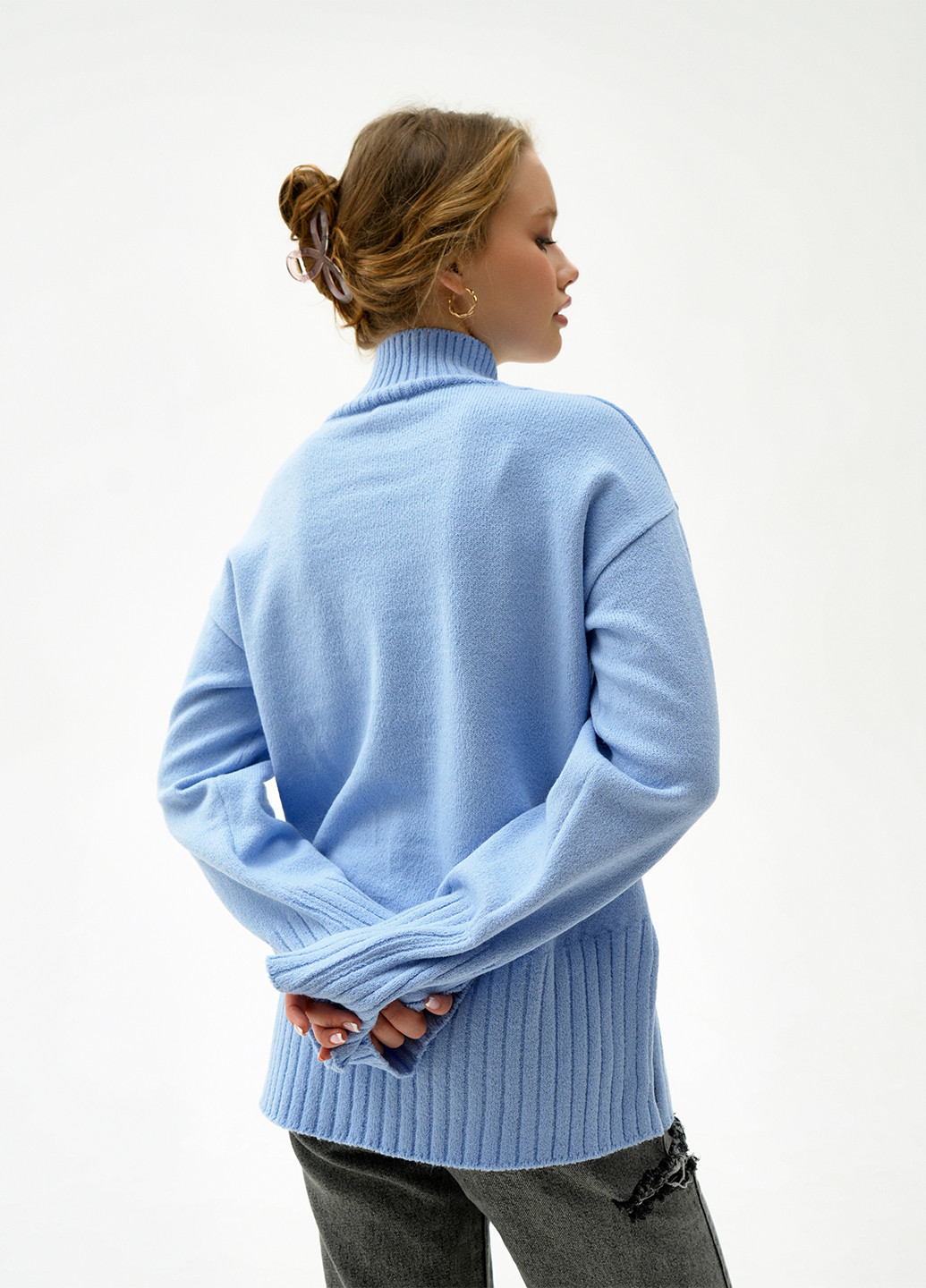 Блакитний зимовий светр Sewel