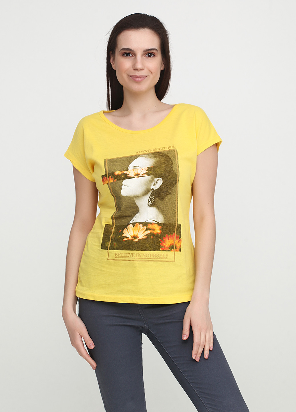 Желтая летняя футболка Carla Mara