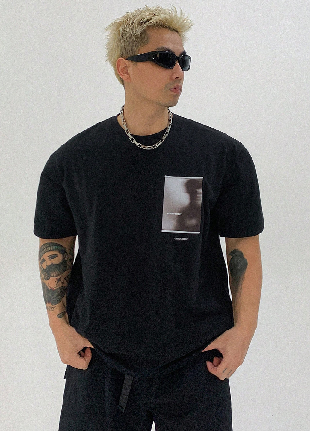 Черная футболка SHEIN