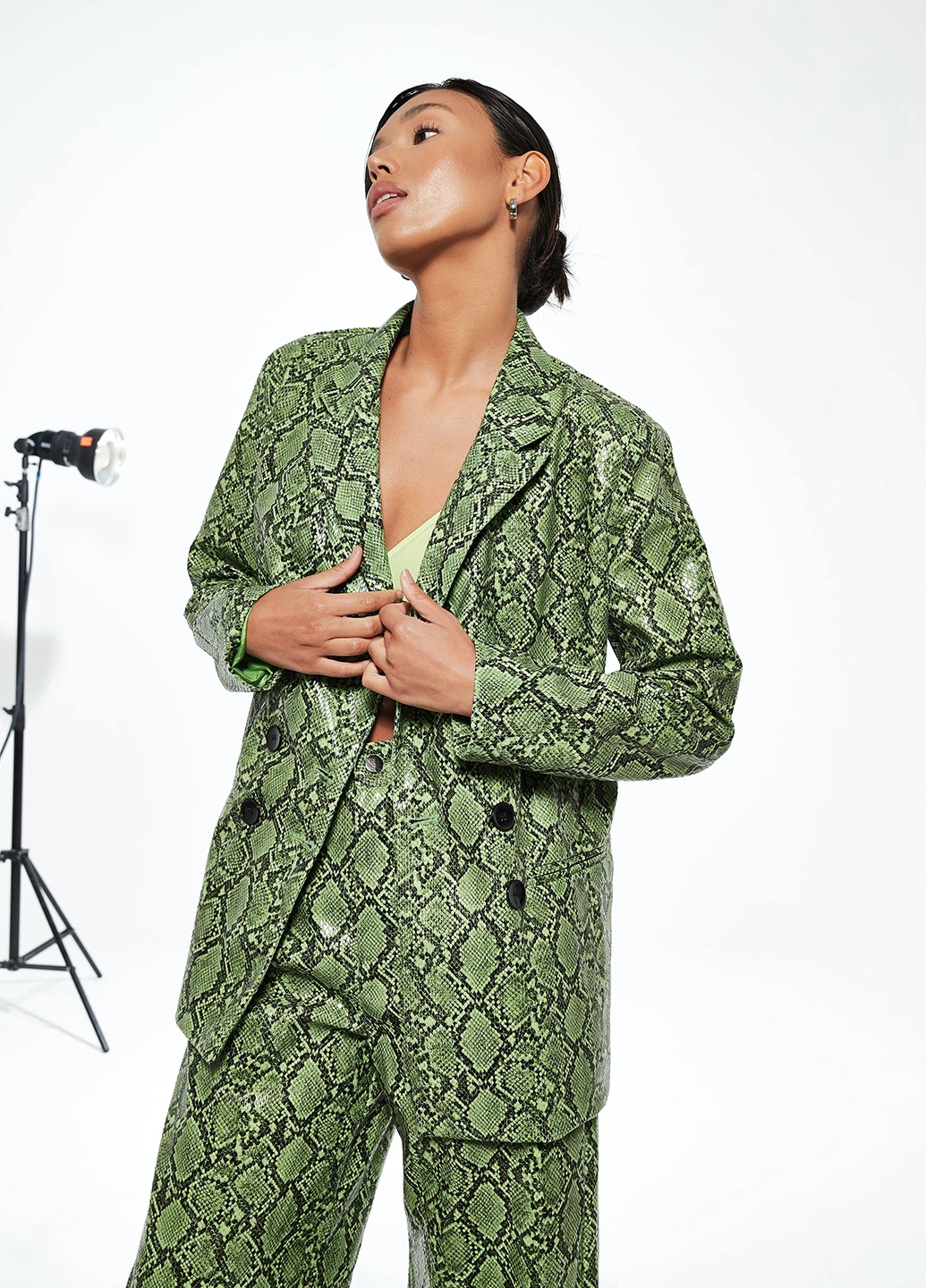 Зеленый женский жакет Missguided змеиный - демисезонный