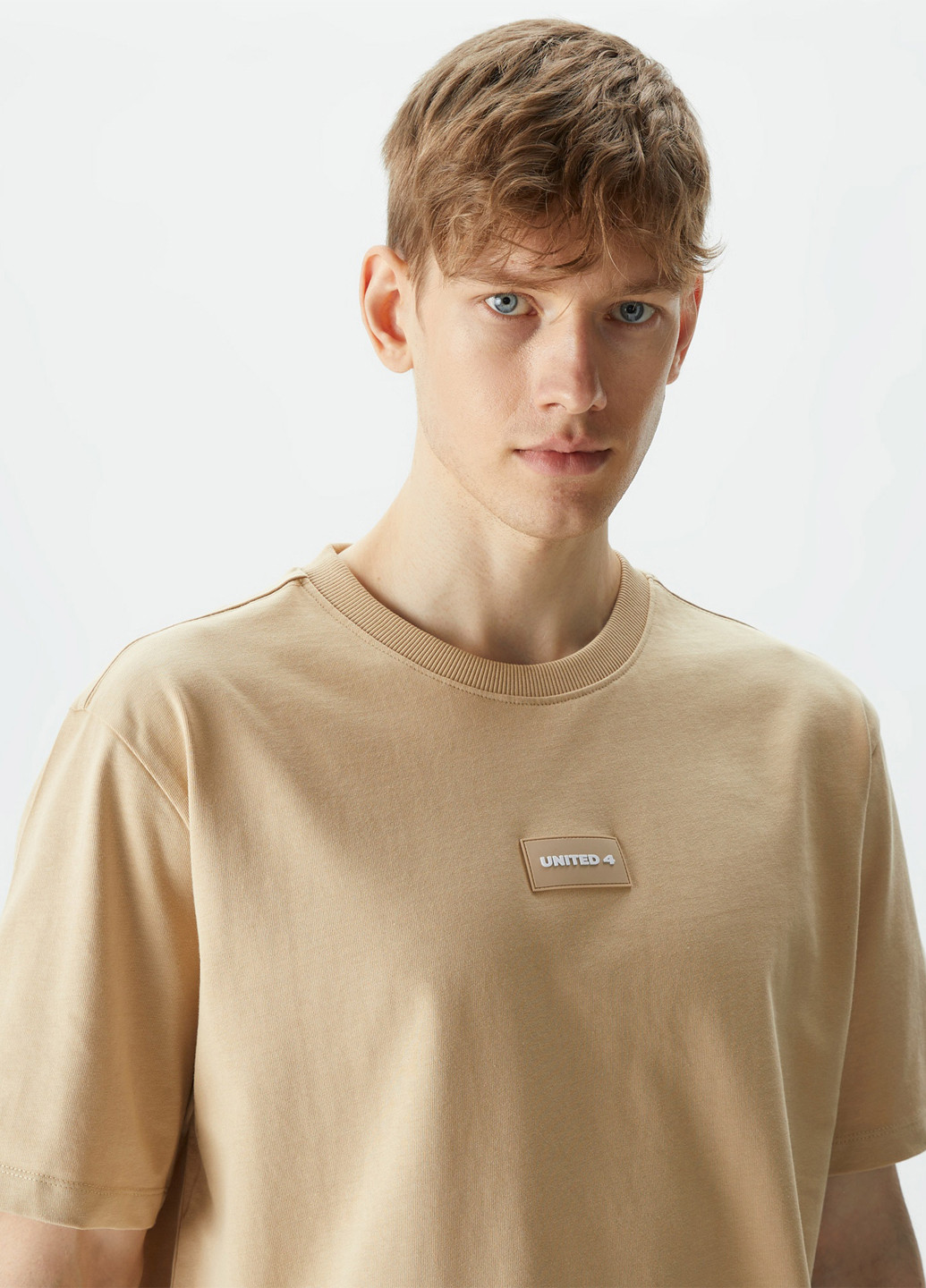 Песочная футболка UNITED4