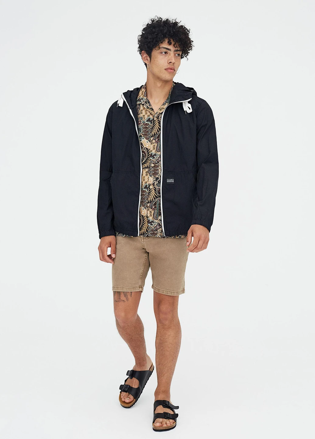 Чорна демісезонна вітровка Pull & Bear