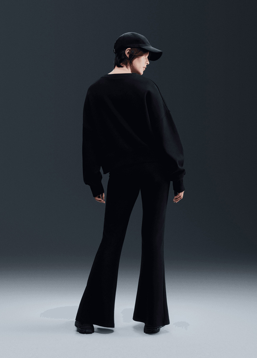 Чорний світшот Nike однотонний без декору (329148505)