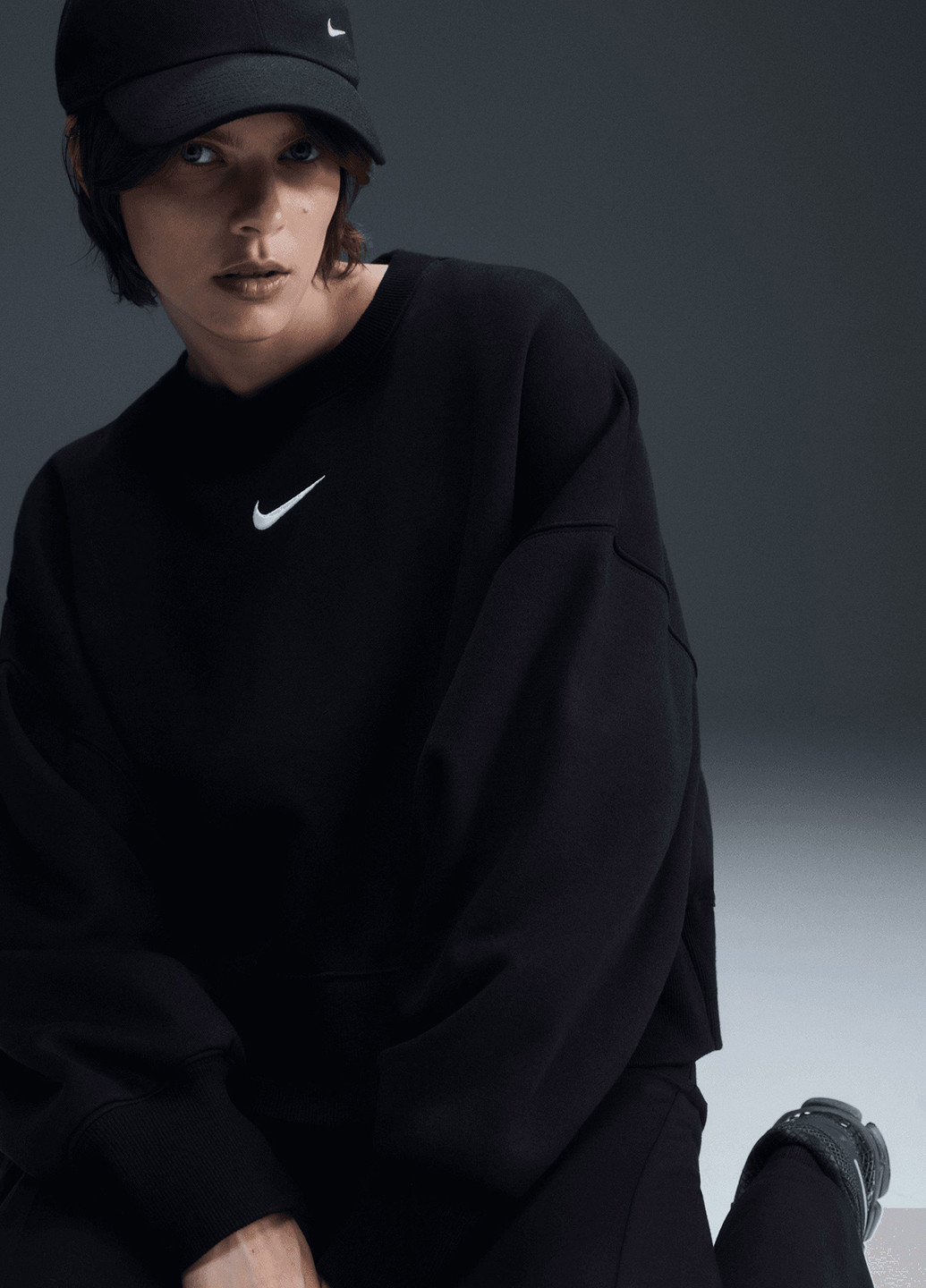 Чорний світшот Nike однотонний без декору (329148505)