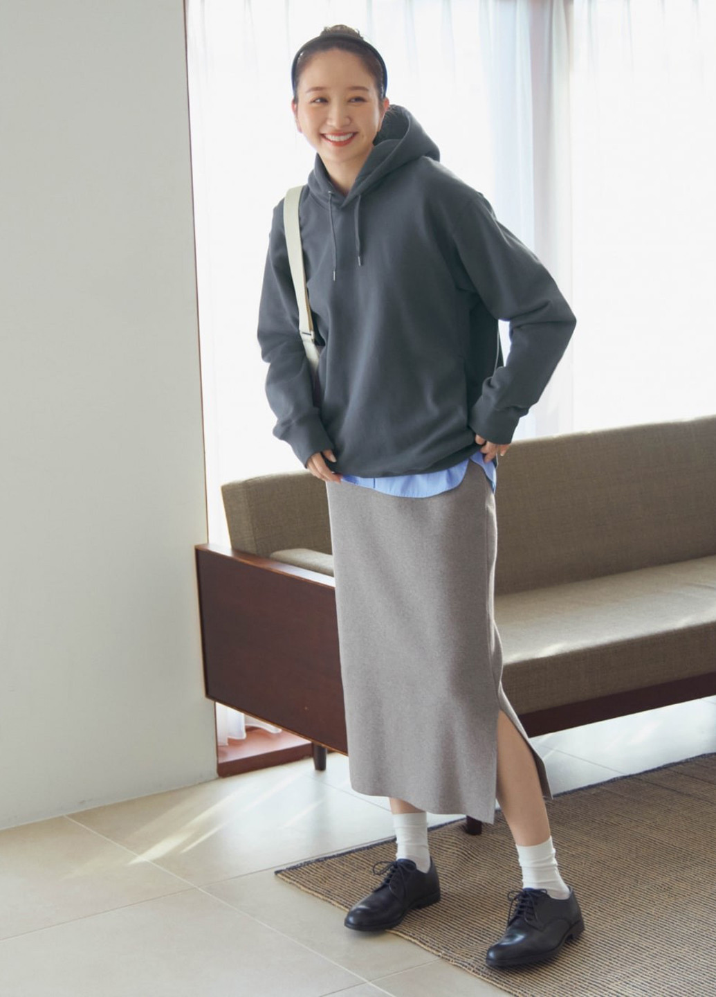 Серая кэжуал однотонная юбка Uniqlo карандаш