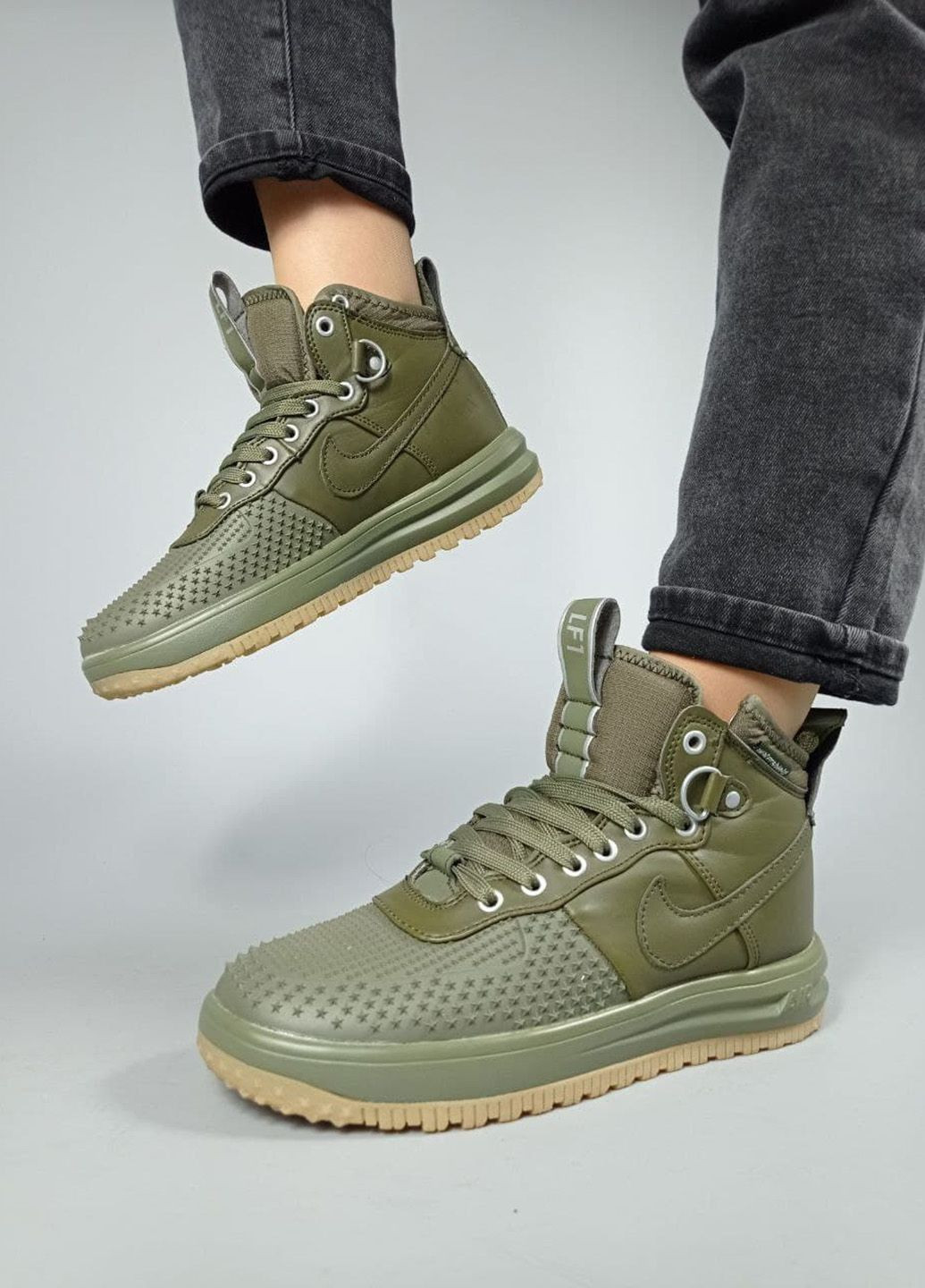 Зелені осінні кросівки Nike