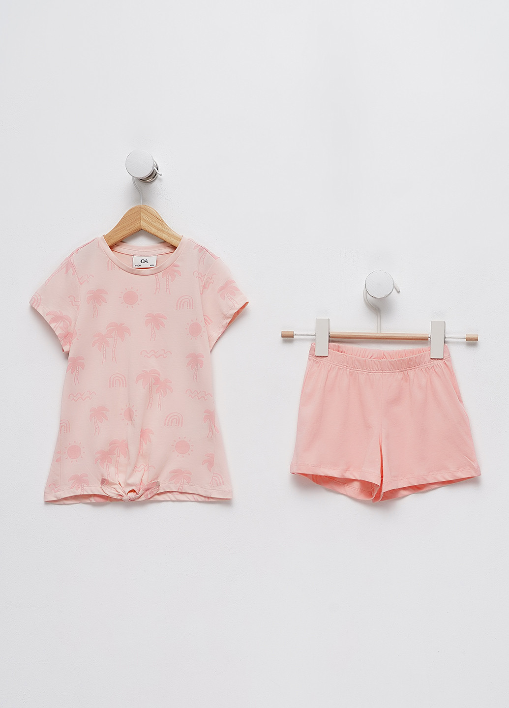 Розовый летний костюм (футболка, шорты) C&A