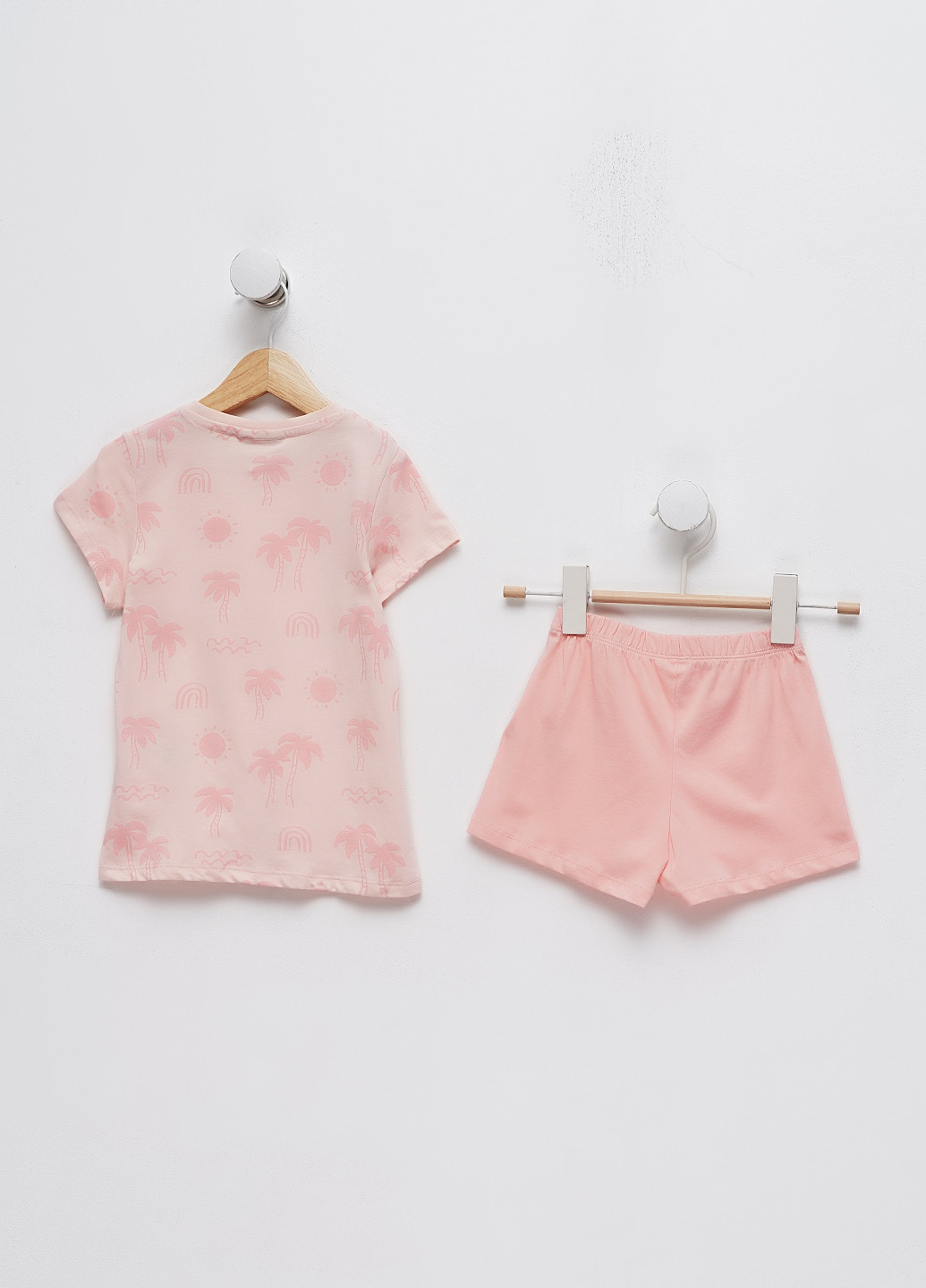 Розовый летний костюм (футболка, шорты) C&A
