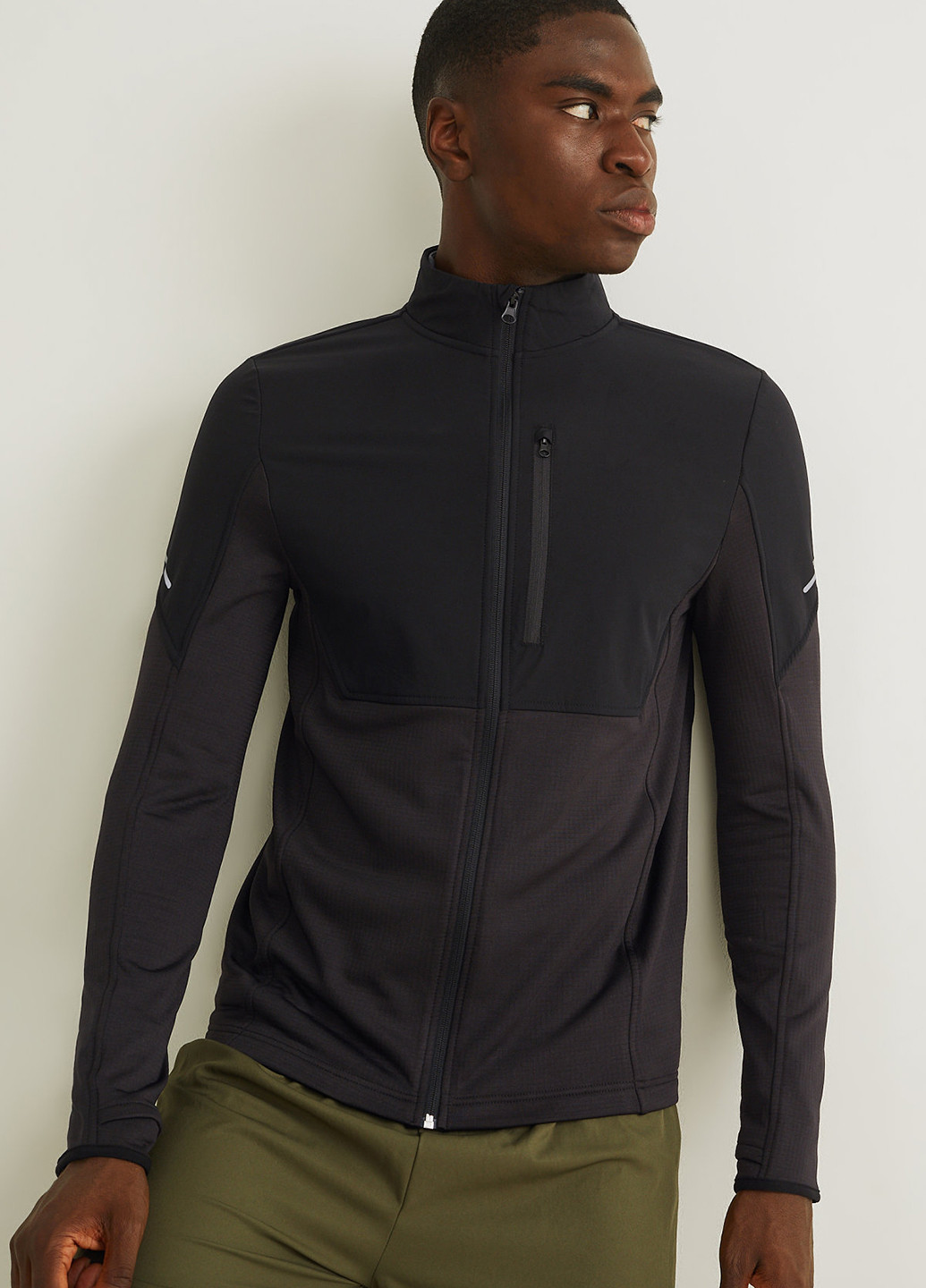 Черная демисезонная ветровка C&A