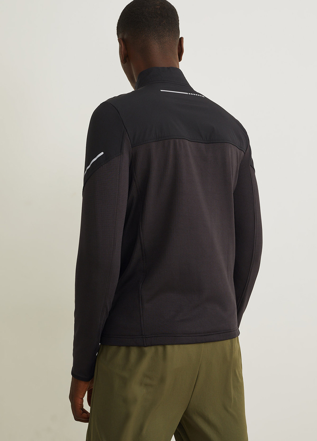 Черная демисезонная ветровка C&A