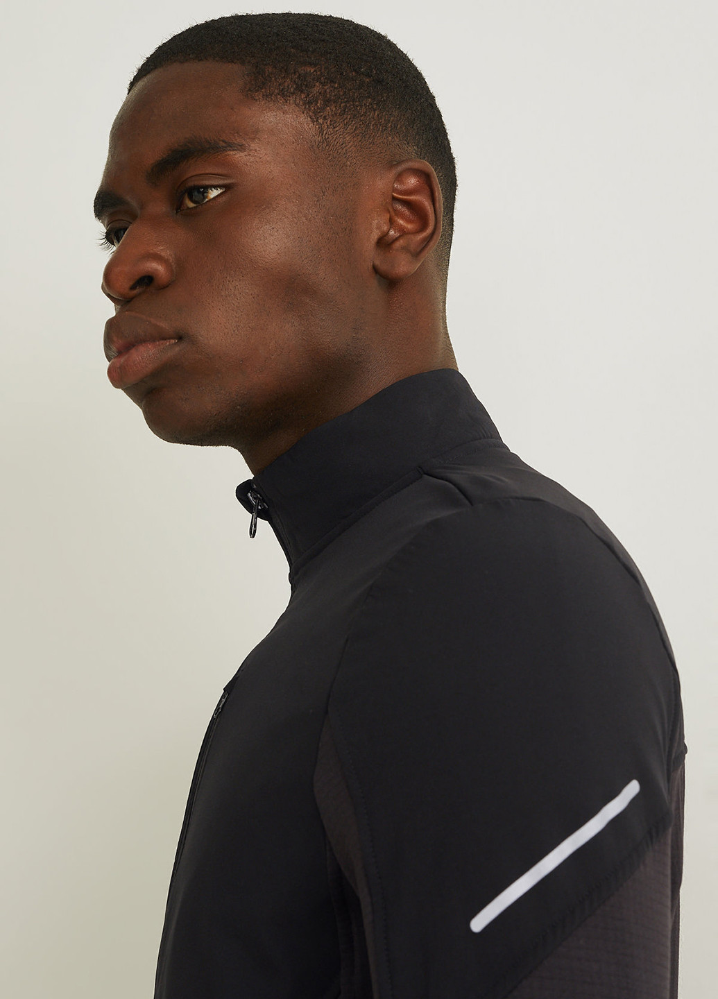 Черная демисезонная ветровка C&A