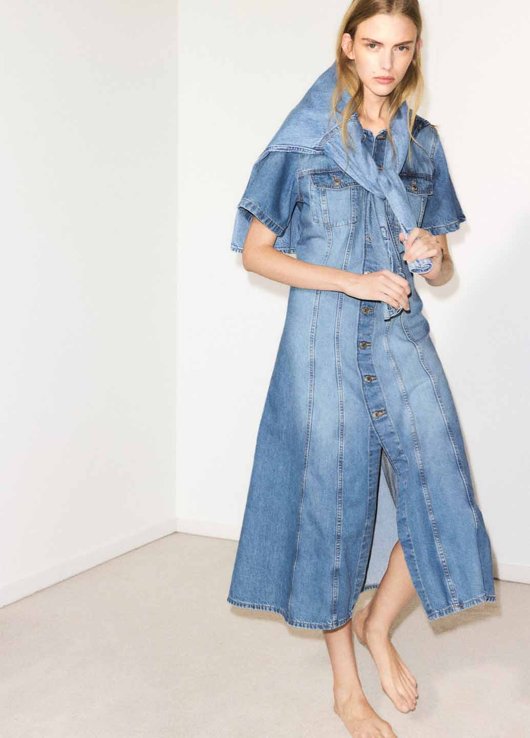 Голубое джинсовое, кэжуал платье а-силуэт H&M градиентное ("омбре")