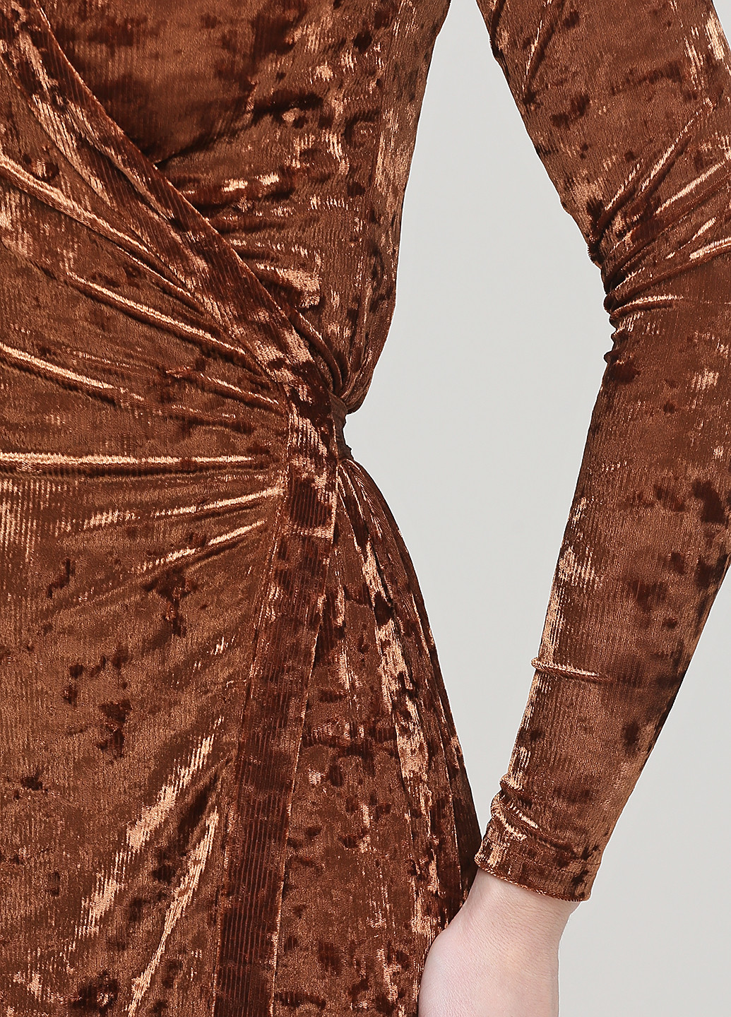 Светло-коричневое коктейльное платье на запах Care Label однотонное