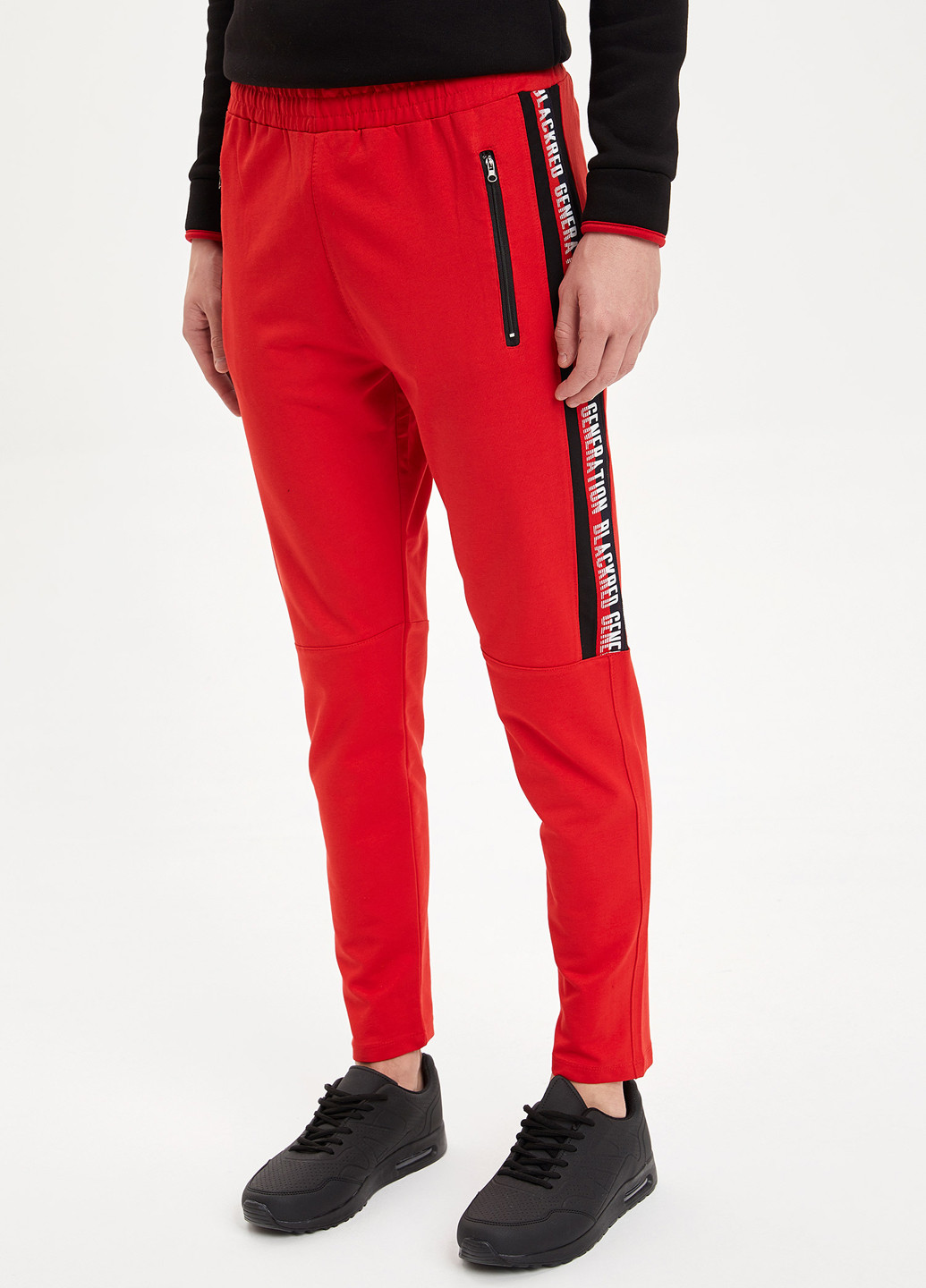 Красные спортивные демисезонные зауженные брюки DeFacto