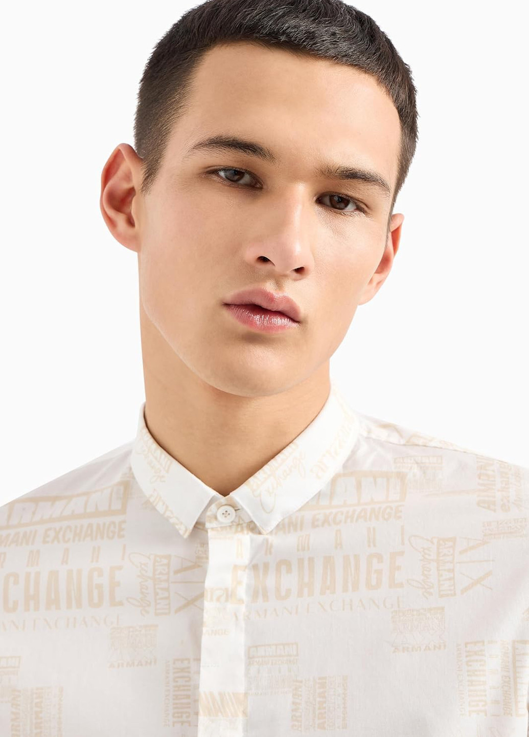 Молочная кэжуал рубашка с надписями Armani Exchange