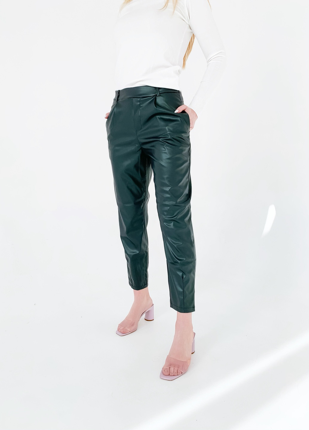 Изумрудные кэжуал демисезонные зауженные, прямые, классические, укороченные брюки Jolie