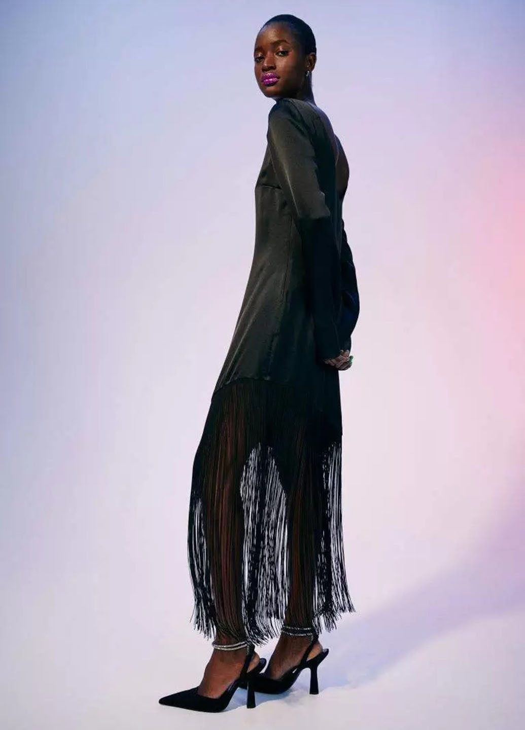 Черное повседневный платье с открытой спиной H&M однотонное