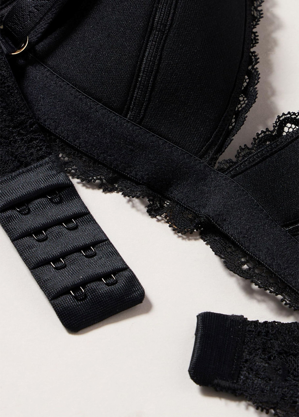 Чёрный бюстгальтер Emporio Armani без косточек полиамид