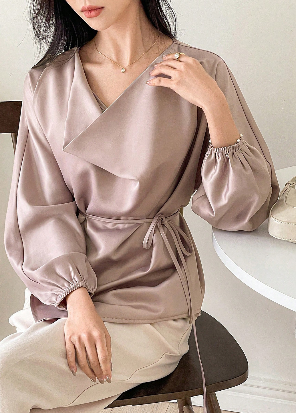 Пудрова блуза на запах SHEIN