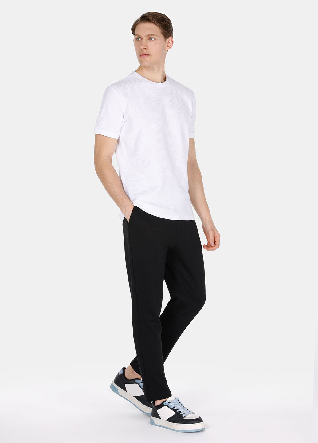 Черные кэжуал демисезонные зауженные брюки Colin's