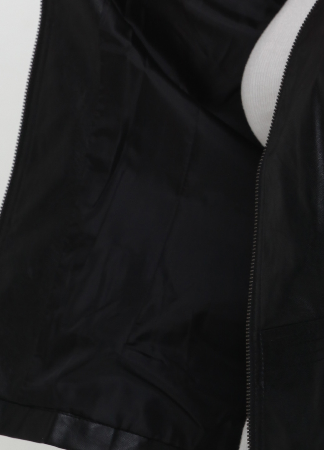 Черная демисезонная куртка Marisota