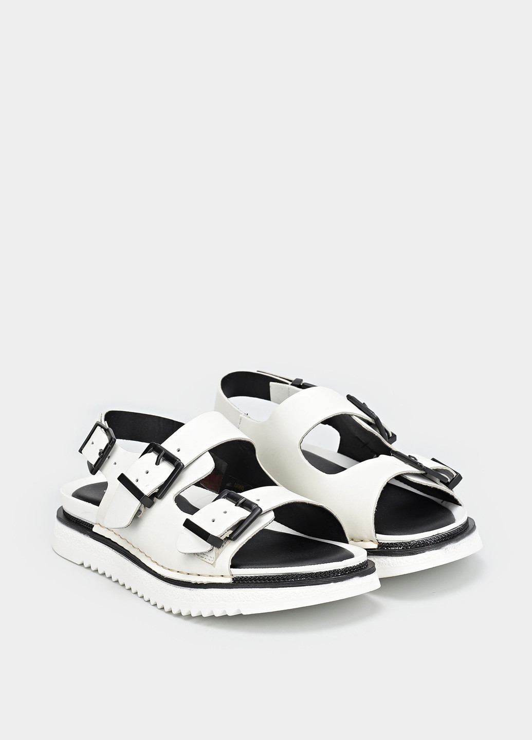 Белые босоножки Braska с ремешком